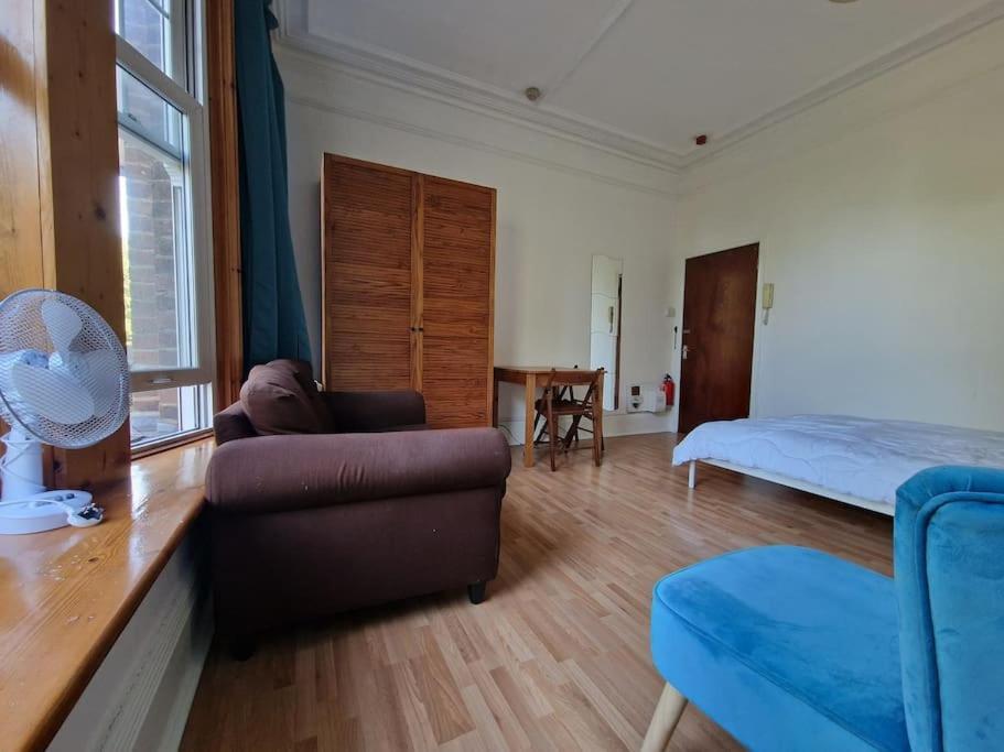 Bright Well Located Studio Flat لندن المظهر الخارجي الصورة